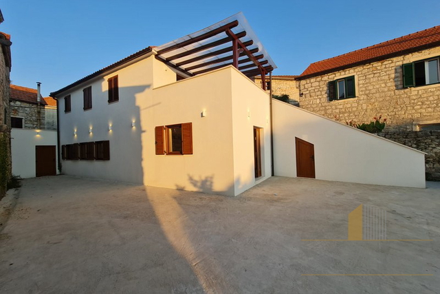 A new elegant house 160 m from the beach in the very center of Jelsa - the island of Hvar!