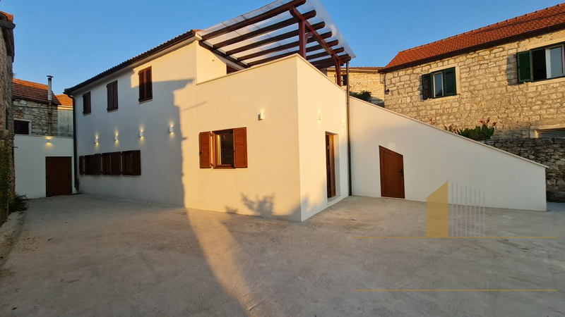 A new elegant house 160 m from the beach in the very center of Jelsa - the island of Hvar!