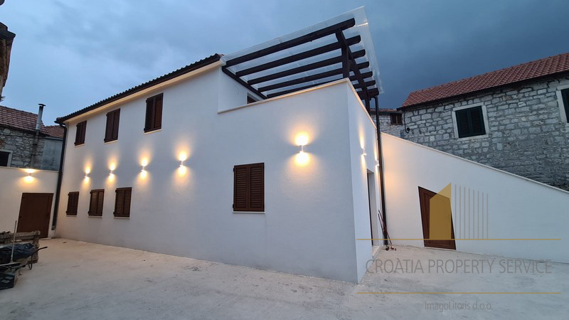 A new elegant house 160 m from the beach in the very center of Jelsa - the island of Hvar!