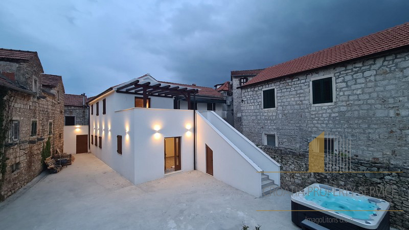 A new elegant house 160 m from the beach in the very center of Jelsa - the island of Hvar!