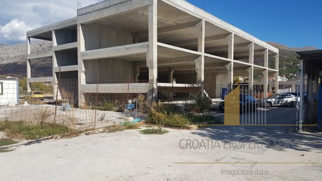 HOTEL IN CONSTRUCTION SITUATED ON THE LAND SURFACE 3881 SQM, ACCOMMODATION WITH THE HIGHEST TRAFFIC ROAD OF SPLIT - DALMATIAN COUNTY! SPLIT!