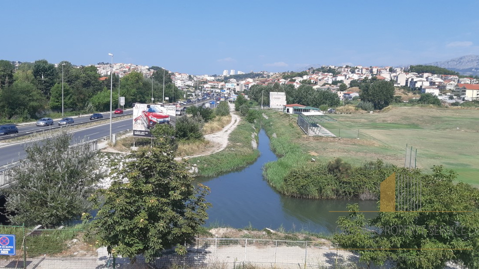 HOTEL IN CONSTRUCTION SITUATED ON THE LAND SURFACE 3881 SQM, ACCOMMODATION WITH THE HIGHEST TRAFFIC ROAD OF SPLIT - DALMATIAN COUNTY! SPLIT!