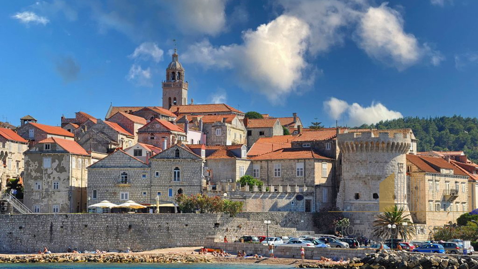 Building land with two houses only 40 m from the sea - Korčula!