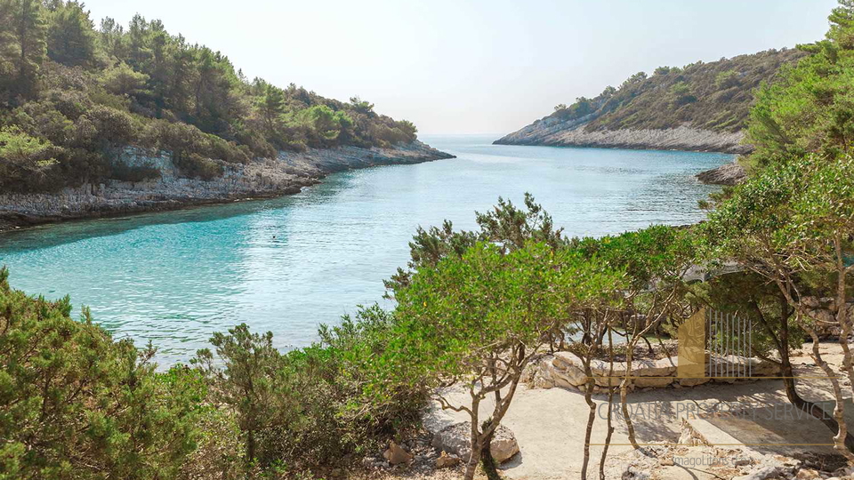 Building land with two houses only 40 m from the sea - Korčula!