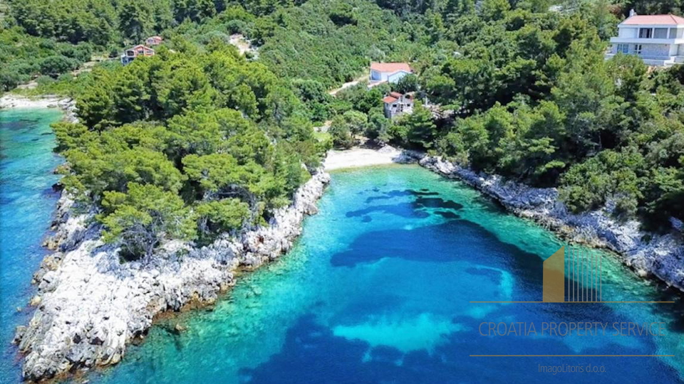 Terreno edificabile in posizione privilegiata a 60 m dalla spiaggia sull'isola di Korčula!