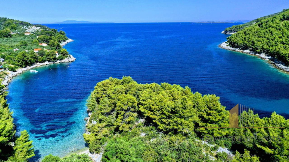 Terreno edificabile in posizione privilegiata a 60 m dalla spiaggia sull'isola di Korčula!