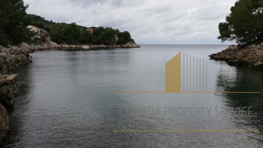 Terreno edificabile in posizione privilegiata a 60 m dalla spiaggia sull'isola di Korčula!
