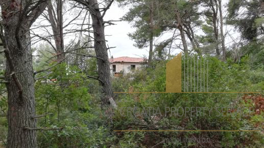 Terreno edificabile in posizione privilegiata a 60 m dalla spiaggia sull'isola di Korčula!