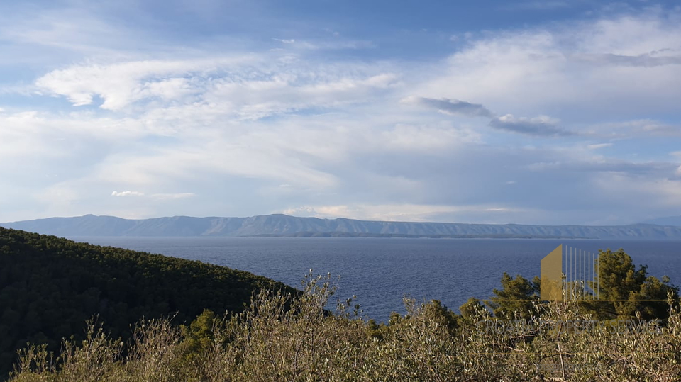 Izjemno zemljišče 1. vrsta ob morju z neskončnim potencialom – Vela Luka, Korčula!