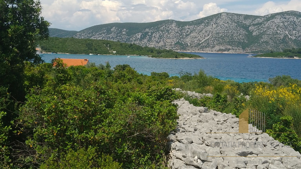 Außergewöhnliches Baugrundstück nur 50 m vom Meer entfernt - Račišće, Korčula!