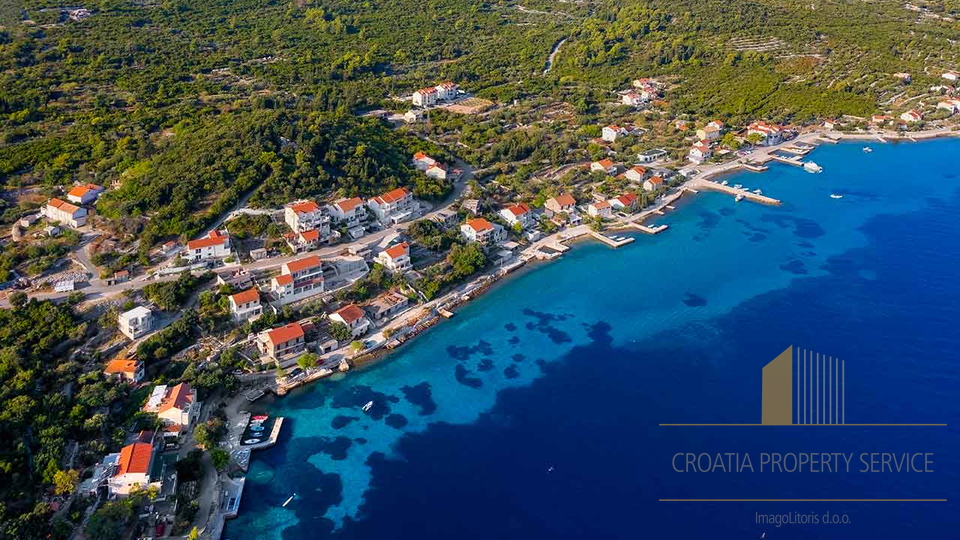 Außergewöhnliches Baugrundstück nur 50 m vom Meer entfernt - Račišće, Korčula!