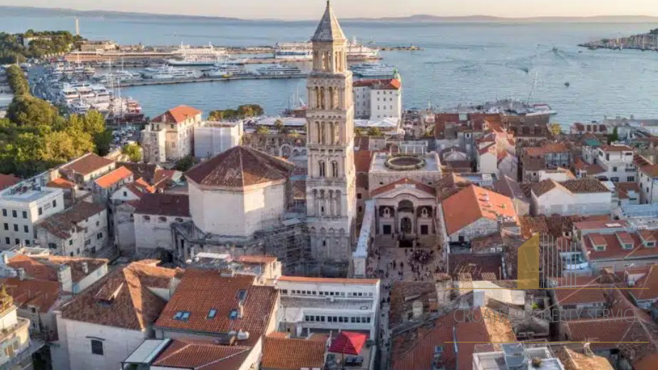 Außergewöhnliche Wohnung im Herzen von Split – einzigartige Gelegenheit!