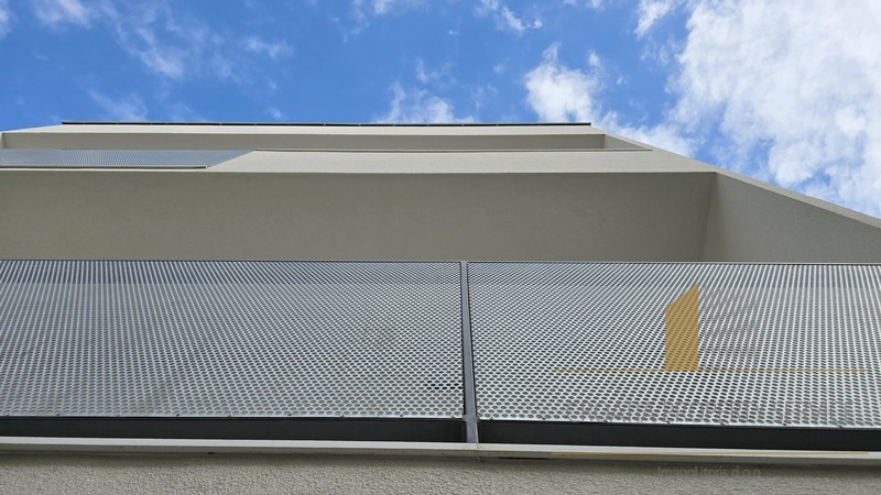 Prostrana kuća s pogledom na more u Tučepima!