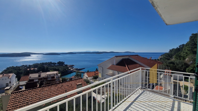 Casa con vista aperta, a soli 100 m dal mare – Hvar!