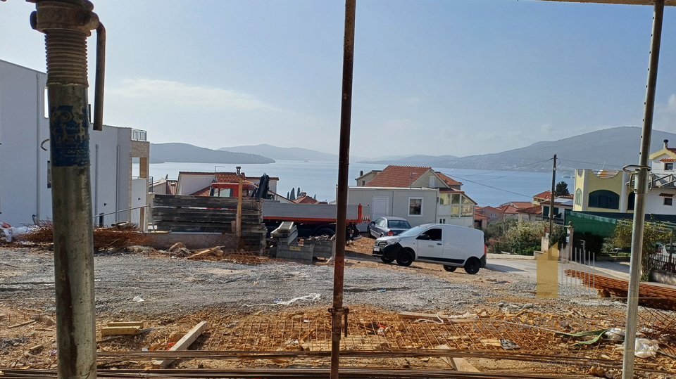 Luxurious three-bedroom apartment with a rooftop terrace and sea view on the island of Čiovo!