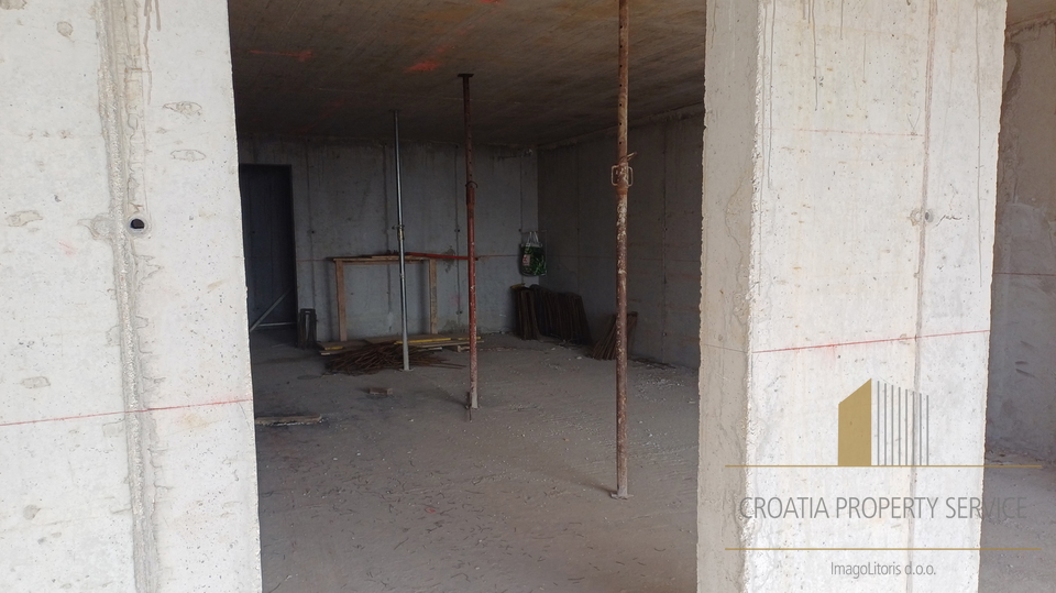 Luxurious three-bedroom apartment with a rooftop terrace and sea view on the island of Čiovo!
