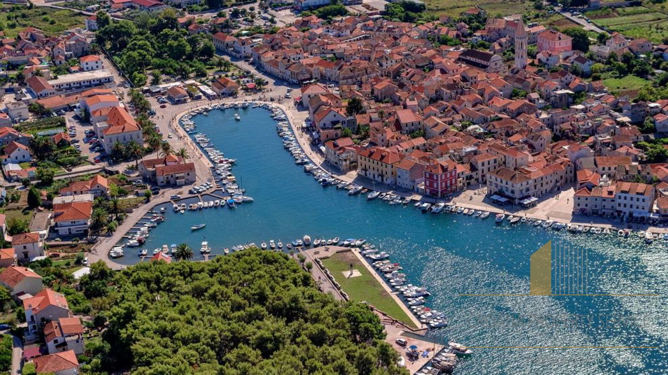 Exceptional building plot in the center of Stari Grad, Hvar!