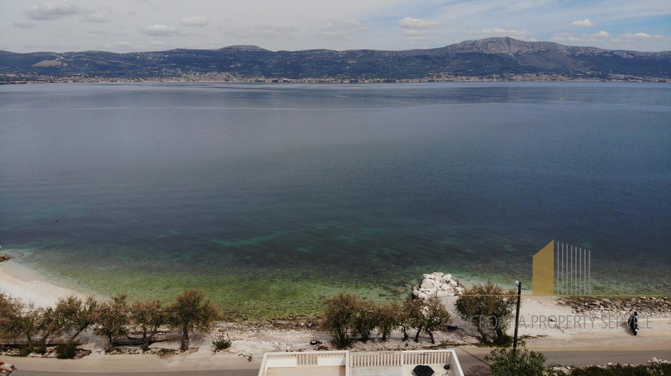 An exclusive oasis by the beach - a house with two apartments in an enchanting location on Čiovo!