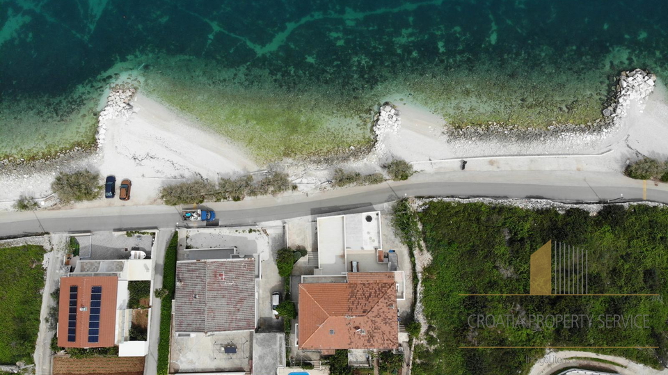 An exclusive oasis by the beach - a house with two apartments in an enchanting location on Čiovo!