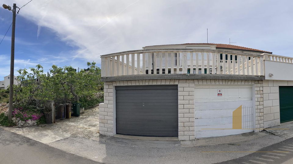 An exclusive oasis by the beach - a house with two apartments in an enchanting location on Čiovo!