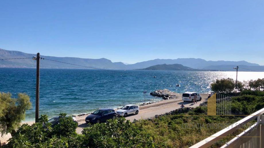 An exclusive oasis by the beach - a house with two apartments in an enchanting location on Čiovo!