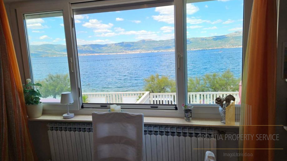 An exclusive oasis by the beach - a house with two apartments in an enchanting location on Čiovo!