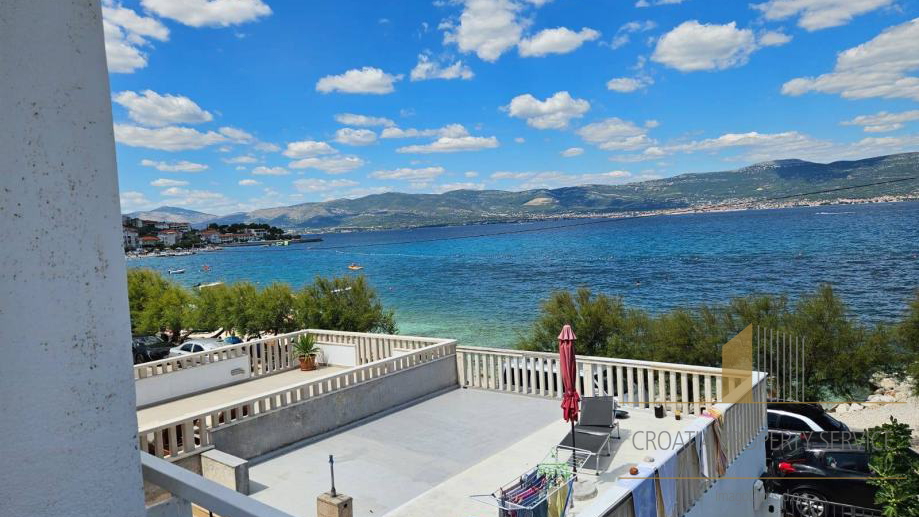 An exclusive oasis by the beach - a house with two apartments in an enchanting location on Čiovo!