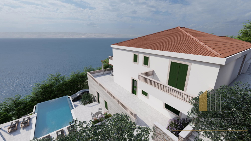 Luxurious villa with great potential, first row by the sea in the vicinity of Omiš!
