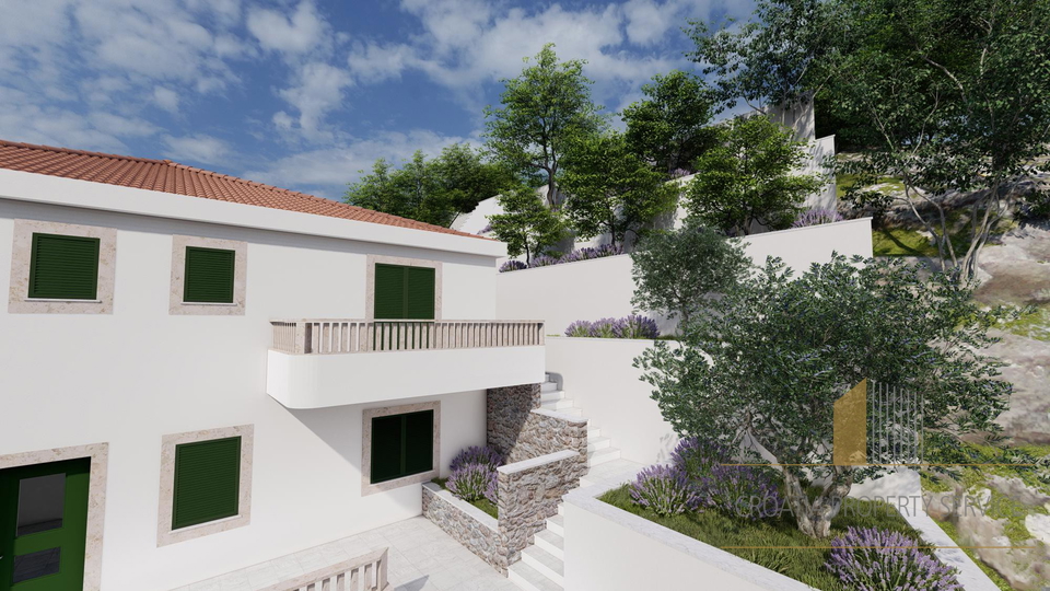 Luxurious villa with great potential, first row by the sea in the vicinity of Omiš!