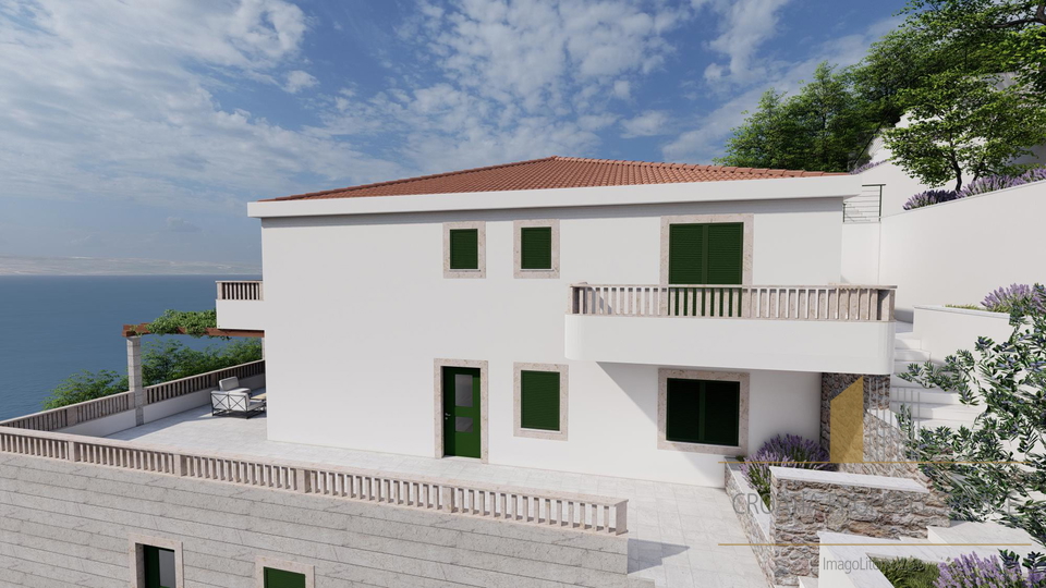 Luxurious villa with great potential, first row by the sea in the vicinity of Omiš!