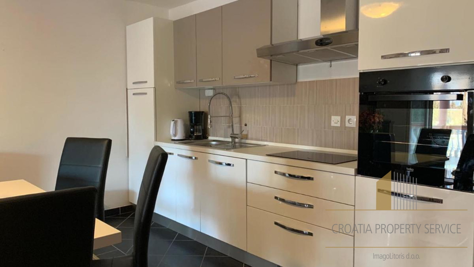 Geräumiges Apartmenthaus 50 m vom Strand entfernt in der Nähe von Zadar!