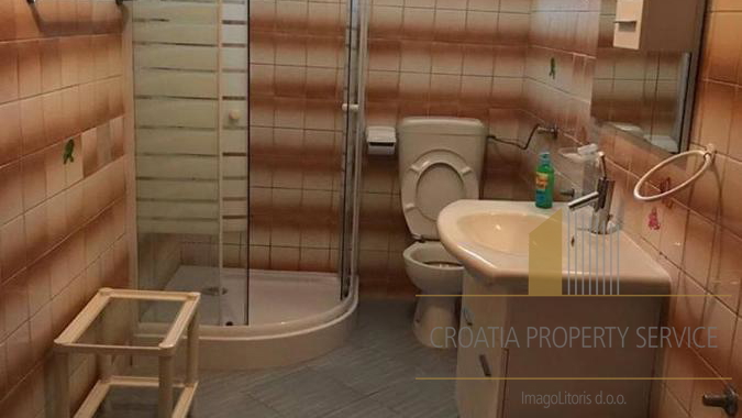 Geräumiges Apartmenthaus 50 m vom Strand entfernt in der Nähe von Zadar!