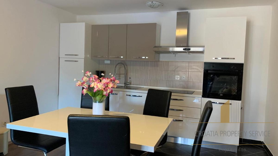 Geräumiges Apartmenthaus 50 m vom Strand entfernt in der Nähe von Zadar!