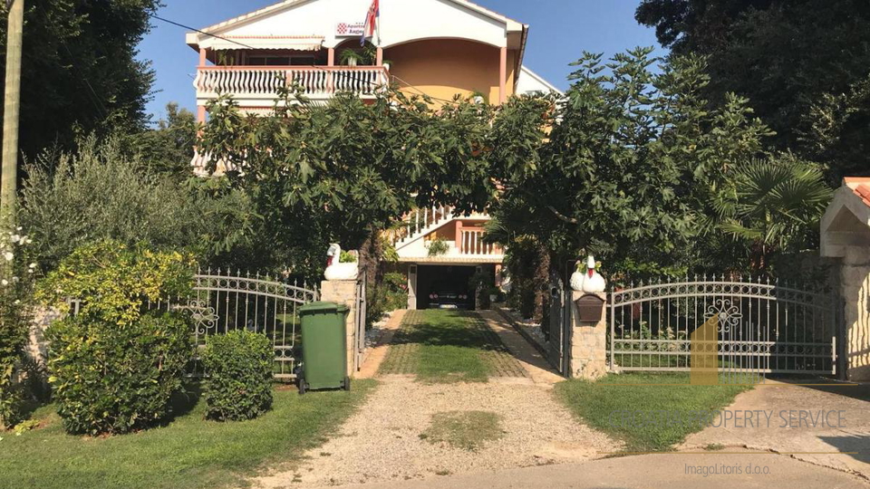 Geräumiges Apartmenthaus 50 m vom Strand entfernt in der Nähe von Zadar!