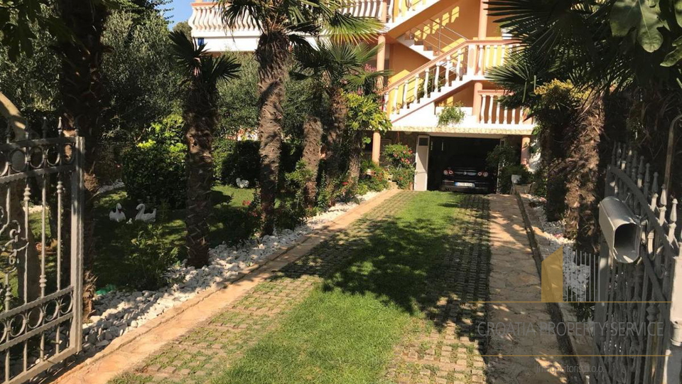 Geräumiges Apartmenthaus 50 m vom Strand entfernt in der Nähe von Zadar!