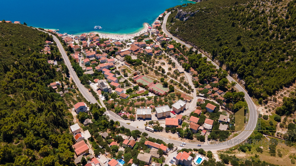 Touristendorf mit Hotel, erste Reihe zum Strand - Klek!