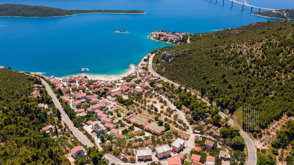 Touristendorf mit Hotel, erste Reihe zum Strand - Klek!