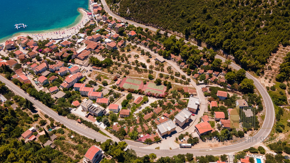 Touristendorf mit Hotel, erste Reihe zum Strand - Klek!