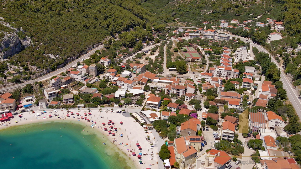 Touristendorf mit Hotel, erste Reihe zum Strand - Klek!