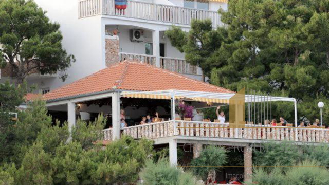 Attractive pension in an exclusive location by the sea on the island of Hvar!