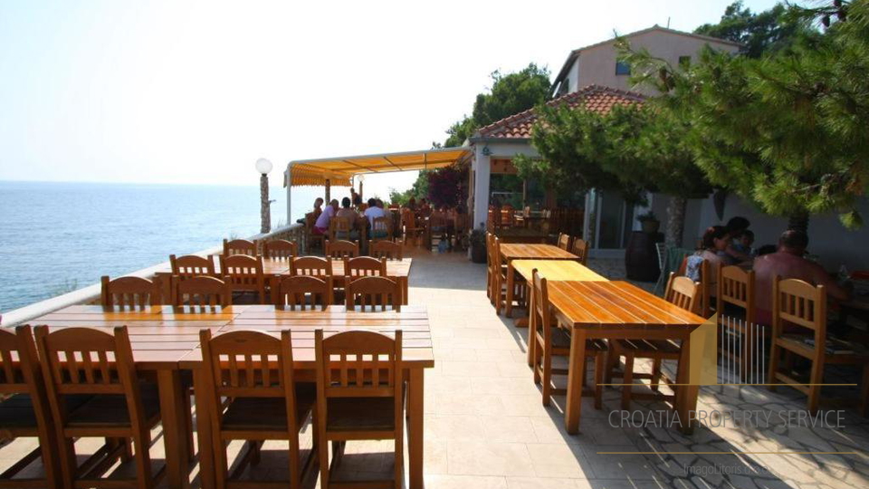 Attractive pension in an exclusive location by the sea on the island of Hvar!