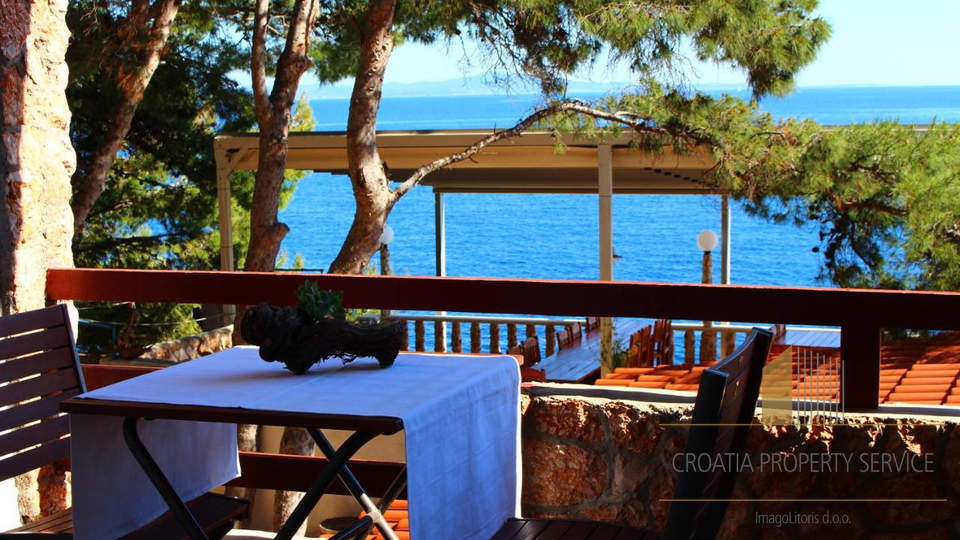 Attractive pension in an exclusive location by the sea on the island of Hvar!