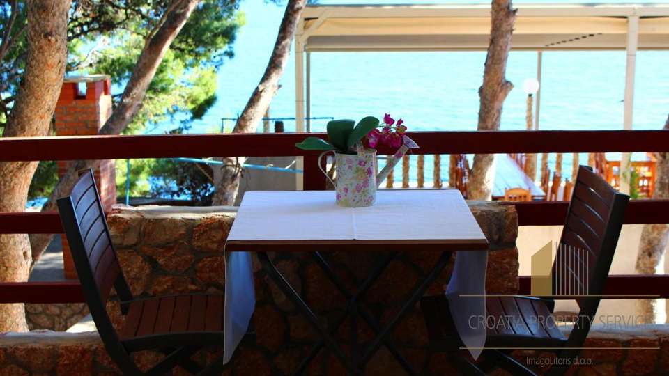 Attractive pension in an exclusive location by the sea on the island of Hvar!