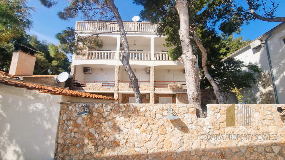 Attractive pension in an exclusive location by the sea on the island of Hvar!