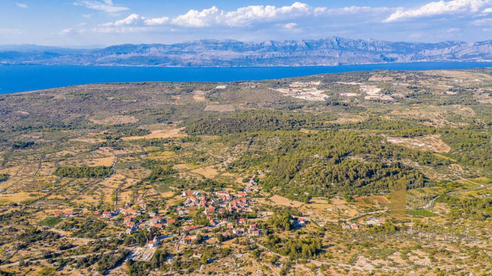 Čudovita kamnita vila z bazenom na otoku Brač!