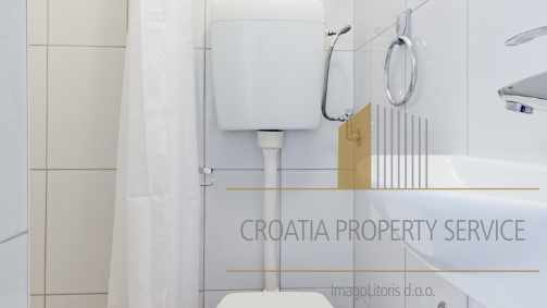 Prekrasna  apartmanska kuća s pogledom na more na  Omiškoj Rivijeri!