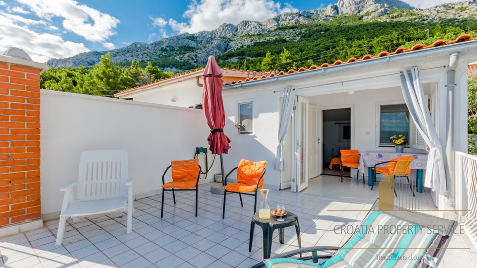 Prekrasna  apartmanska kuća s pogledom na more na  Omiškoj Rivijeri!