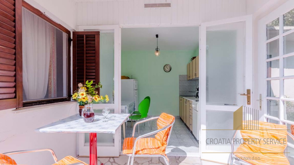 Средиземноморский апартаментный дом с панорамным видом – Марушичи, Омишская Ривьера!