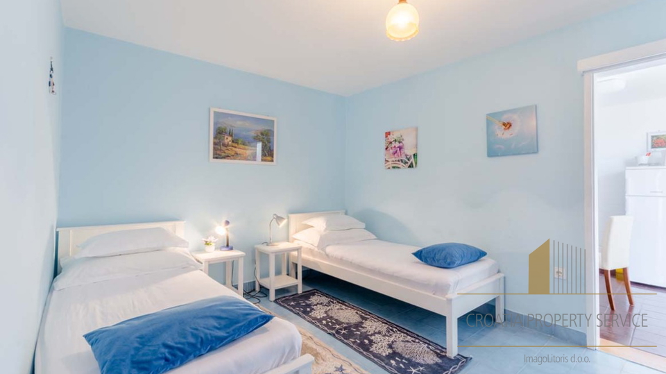 Средиземноморский апартаментный дом с панорамным видом – Марушичи, Омишская Ривьера!