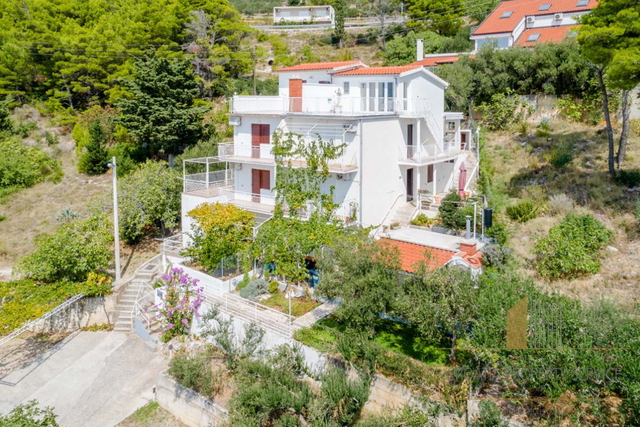 Средиземноморский апартаментный дом с панорамным видом – Марушичи, Омишская Ривьера!